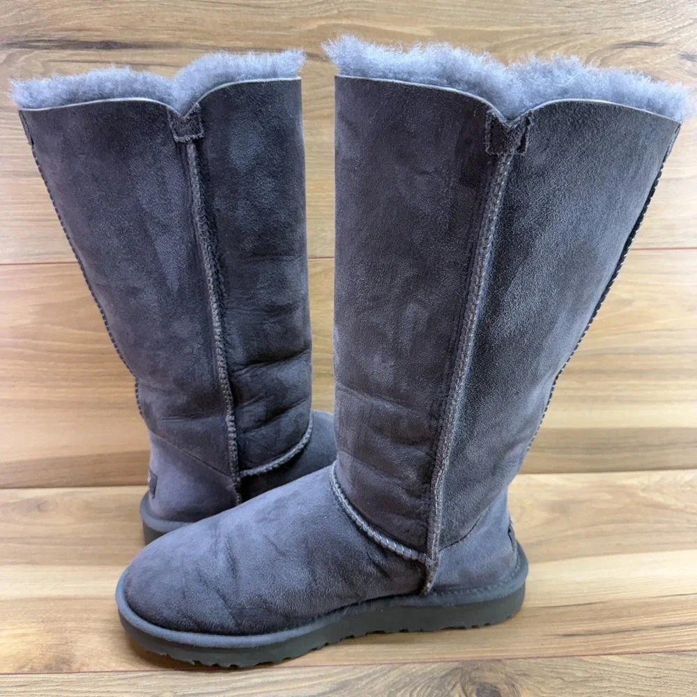 UGG Bailey Button Tall Boots Womens 7 Gray Suede Shearling Fur Lined Cozy
